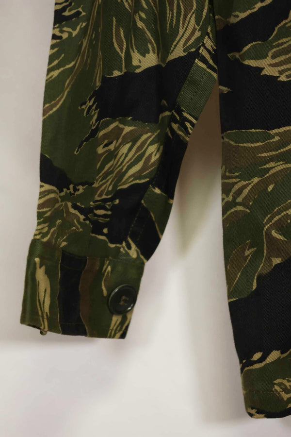 1960s Deadstock Okinawa Tiger Tiger Stripe Shirt Asian Cut