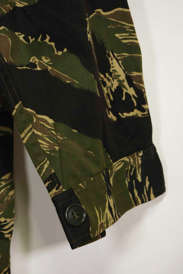 1960s Deadstock Okinawa Tiger Tiger Stripe Shirt Asian Cut
