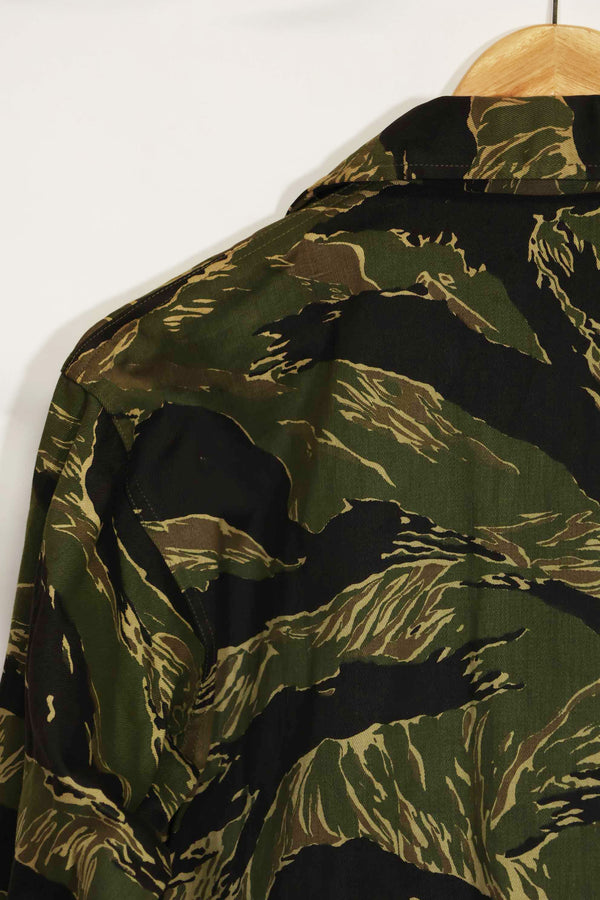 1960s Deadstock Okinawa Tiger Tiger Stripe Shirt Asian Cut
