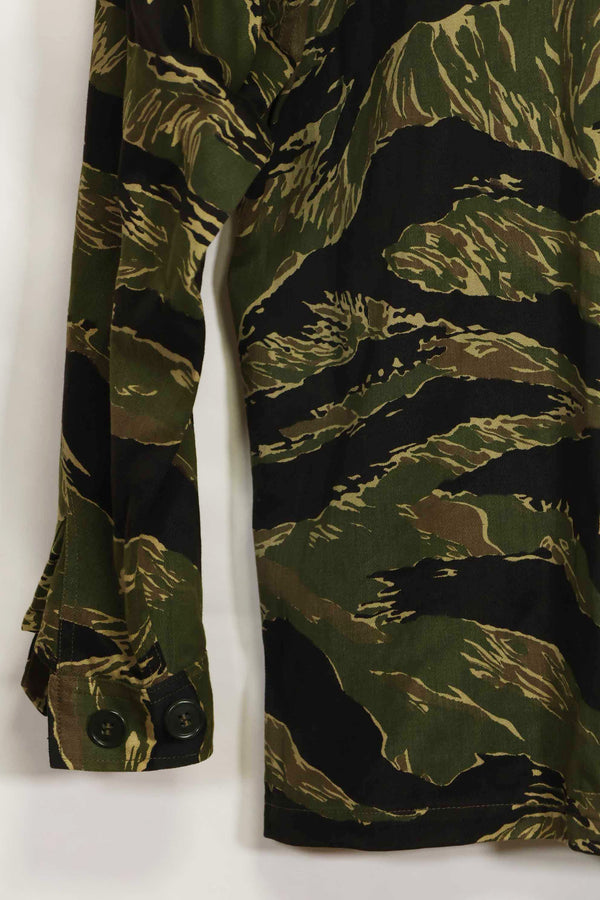 1960s Deadstock Okinawa Tiger Tiger Stripe Shirt Asian Cut