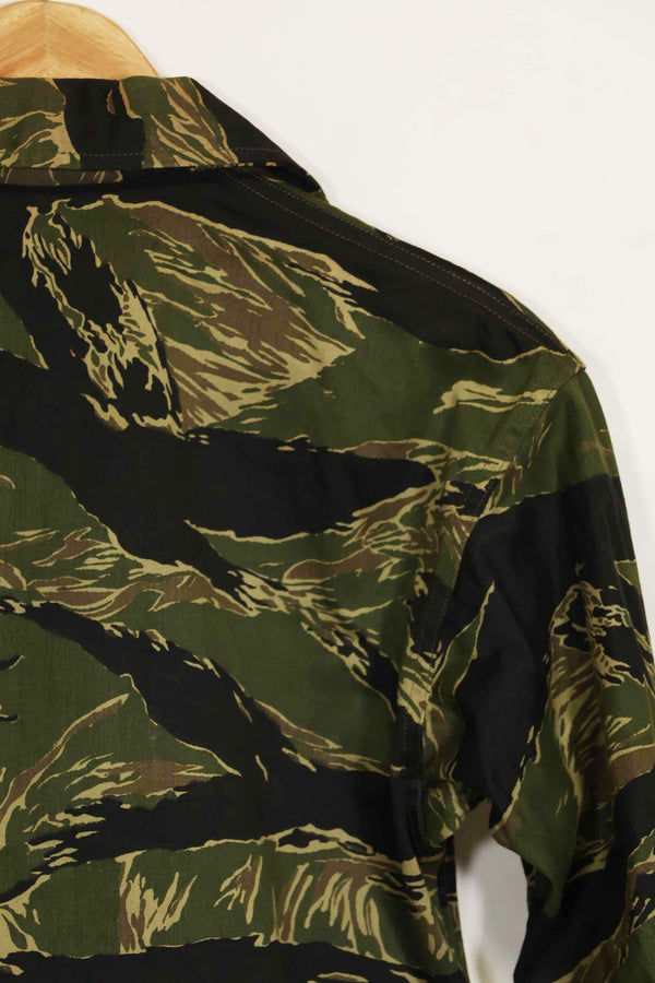 1960s Deadstock Okinawa Tiger Tiger Stripe Shirt Asian Cut