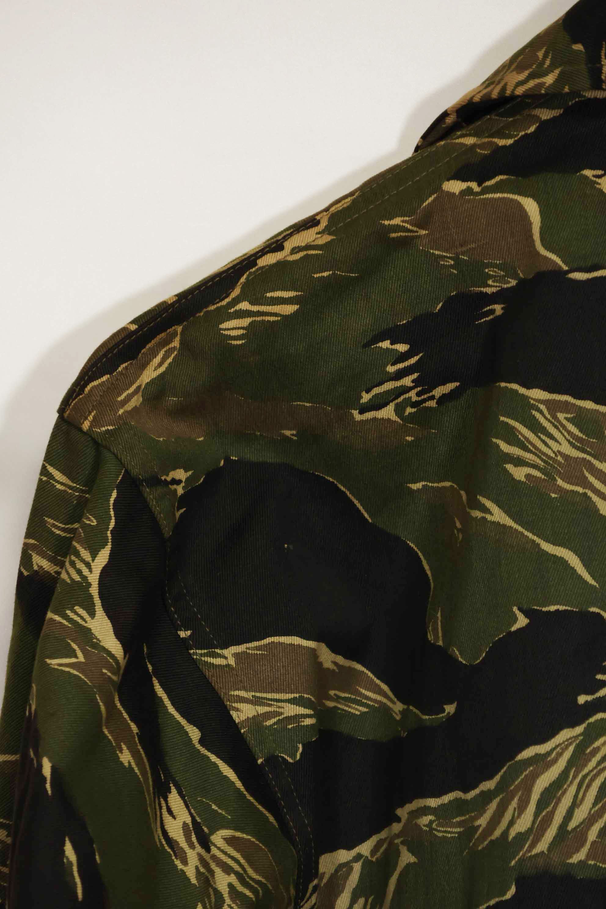 1960s Deadstock Okinawa Tiger Tiger Stripe Shirt Asian Cut