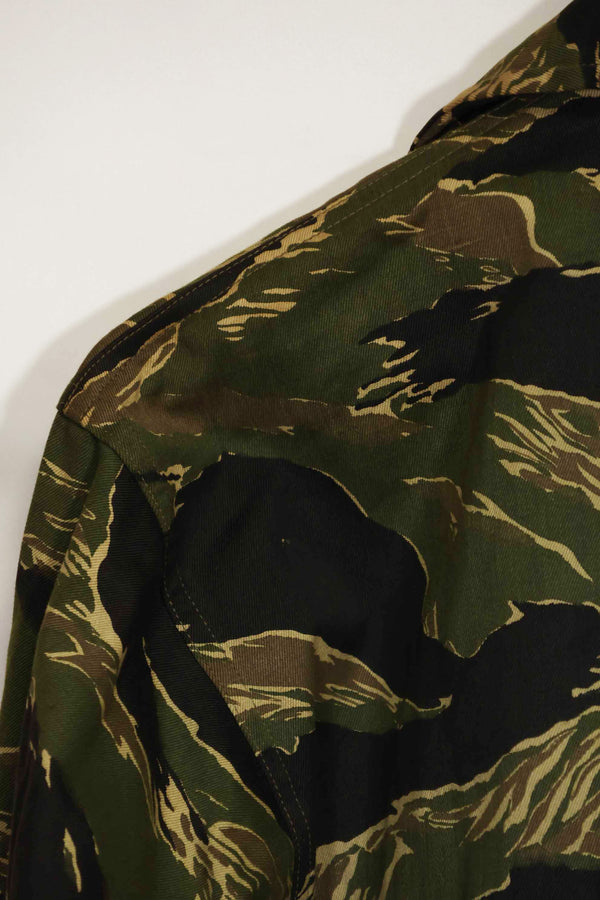 1960s Deadstock Okinawa Tiger Tiger Stripe Shirt Asian Cut