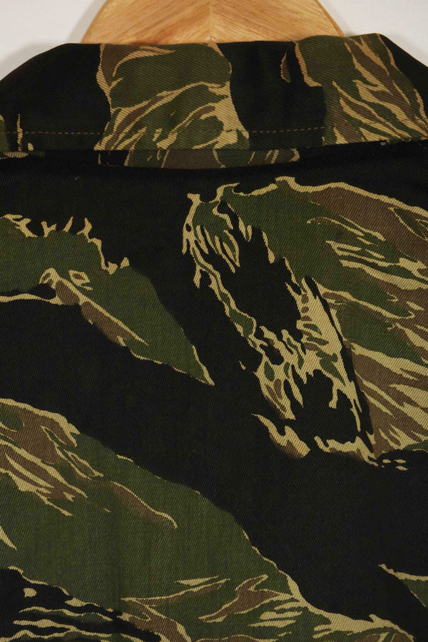1960s Deadstock Okinawa Tiger Tiger Stripe Shirt Asian Cut