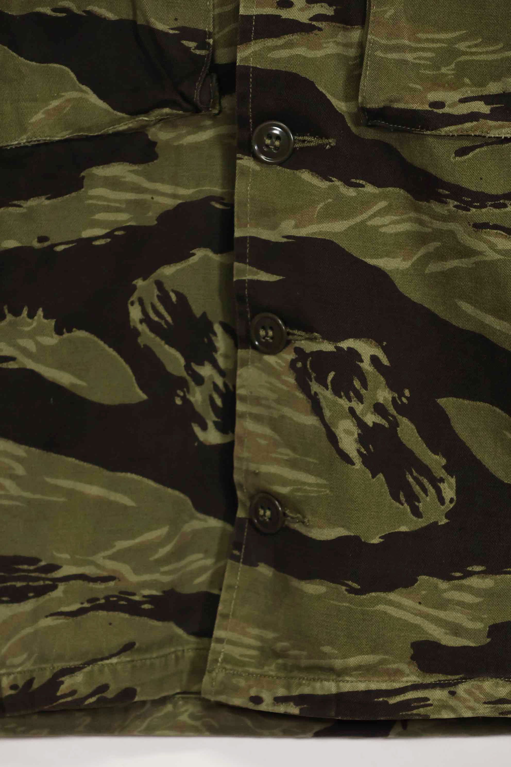 1960s Classic Pattern Tiger Stripe Shirt Asian Cut Used