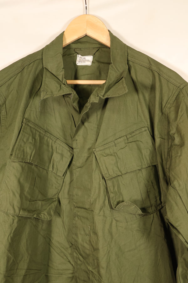 สัญญาปี 1967, L-L, แทบไม่ถูกสวมใส่, แจ็กเก็ตทหารแบบป่า รุ่นที่ 3, มีรอยเปื้อนด้านหลัง, มือสอง