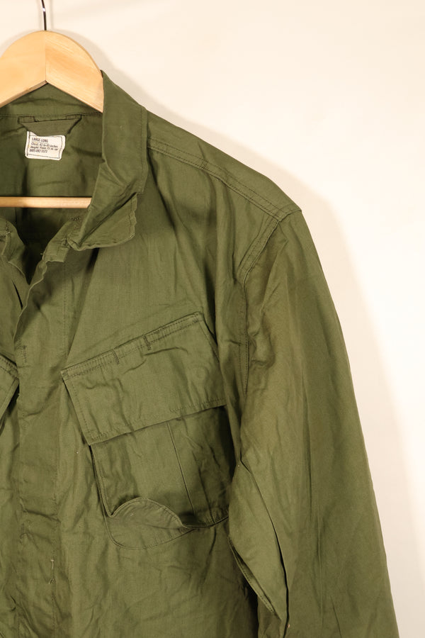 สัญญาปี 1967, L-L, แทบไม่ถูกสวมใส่, แจ็กเก็ตทหารแบบป่า รุ่นที่ 3, มีรอยเปื้อนด้านหลัง, มือสอง