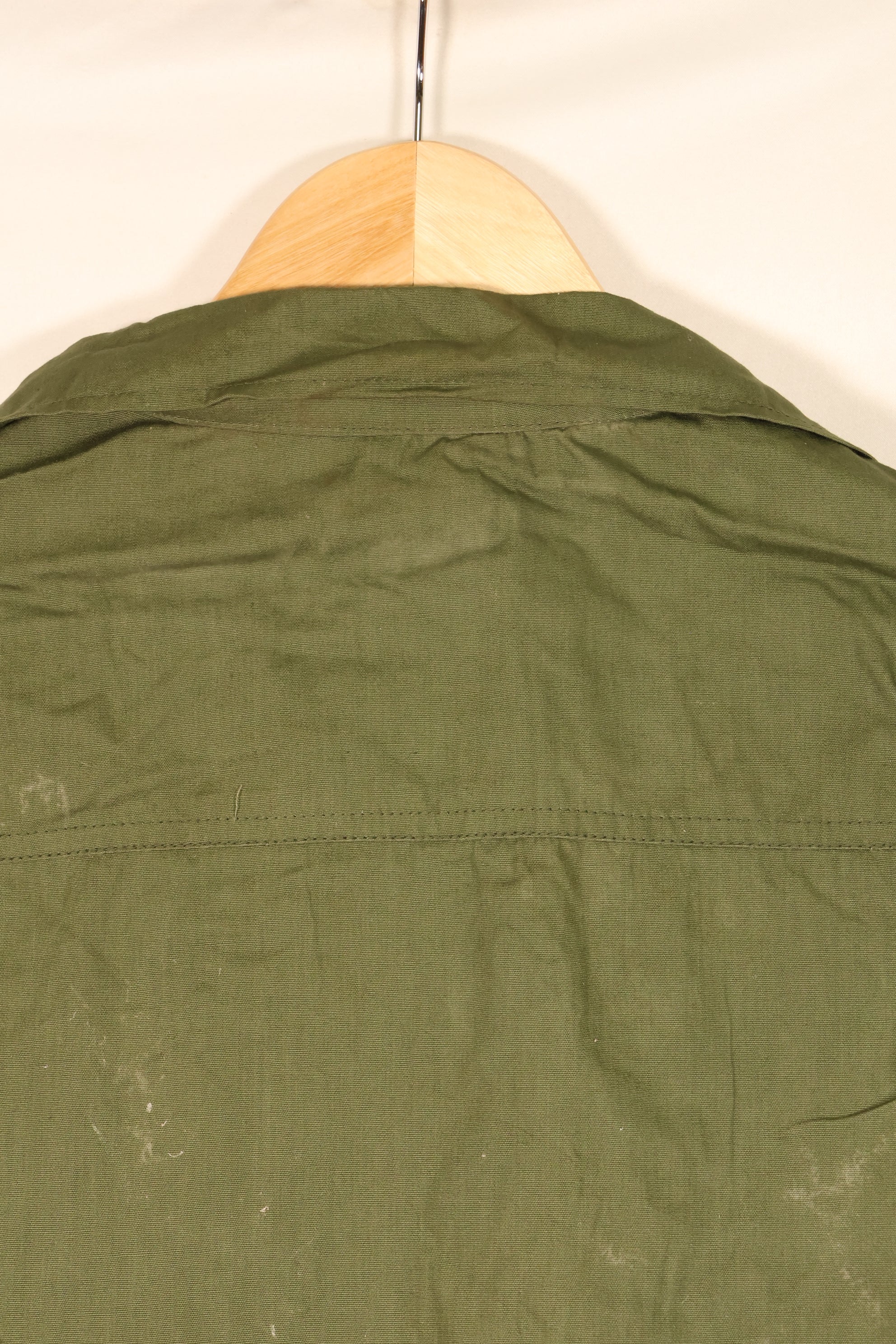 สัญญาปี 1967, L-L, แทบไม่ถูกสวมใส่, แจ็กเก็ตทหารแบบป่า รุ่นที่ 3, มีรอยเปื้อนด้านหลัง, มือสอง