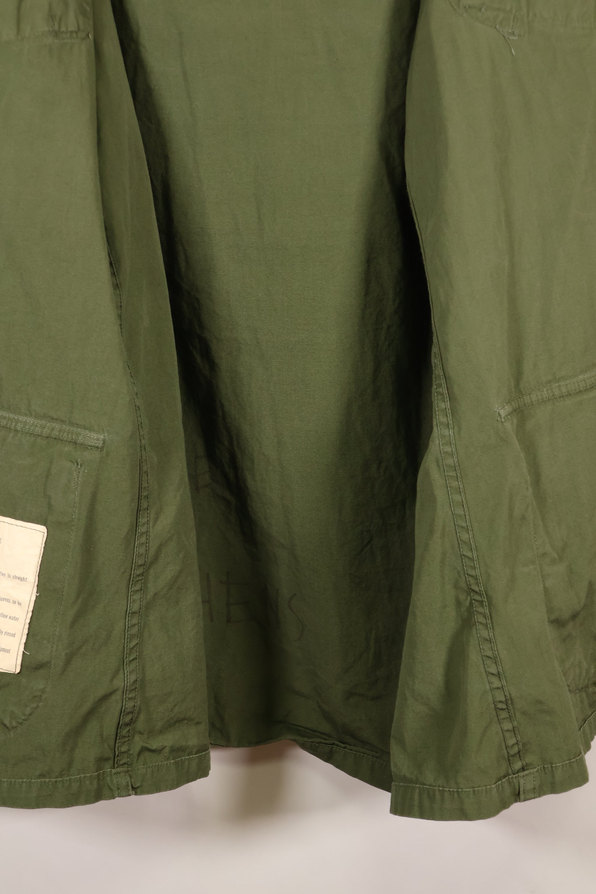 ประมาณปี 1966-67 L-R รุ่นที่ 2 รุ่นที่ 3 แบบผสมผสาน เสื้อแจ็คเก็ต Jungle Fatigue สินค้ามือสอง สภาพดี