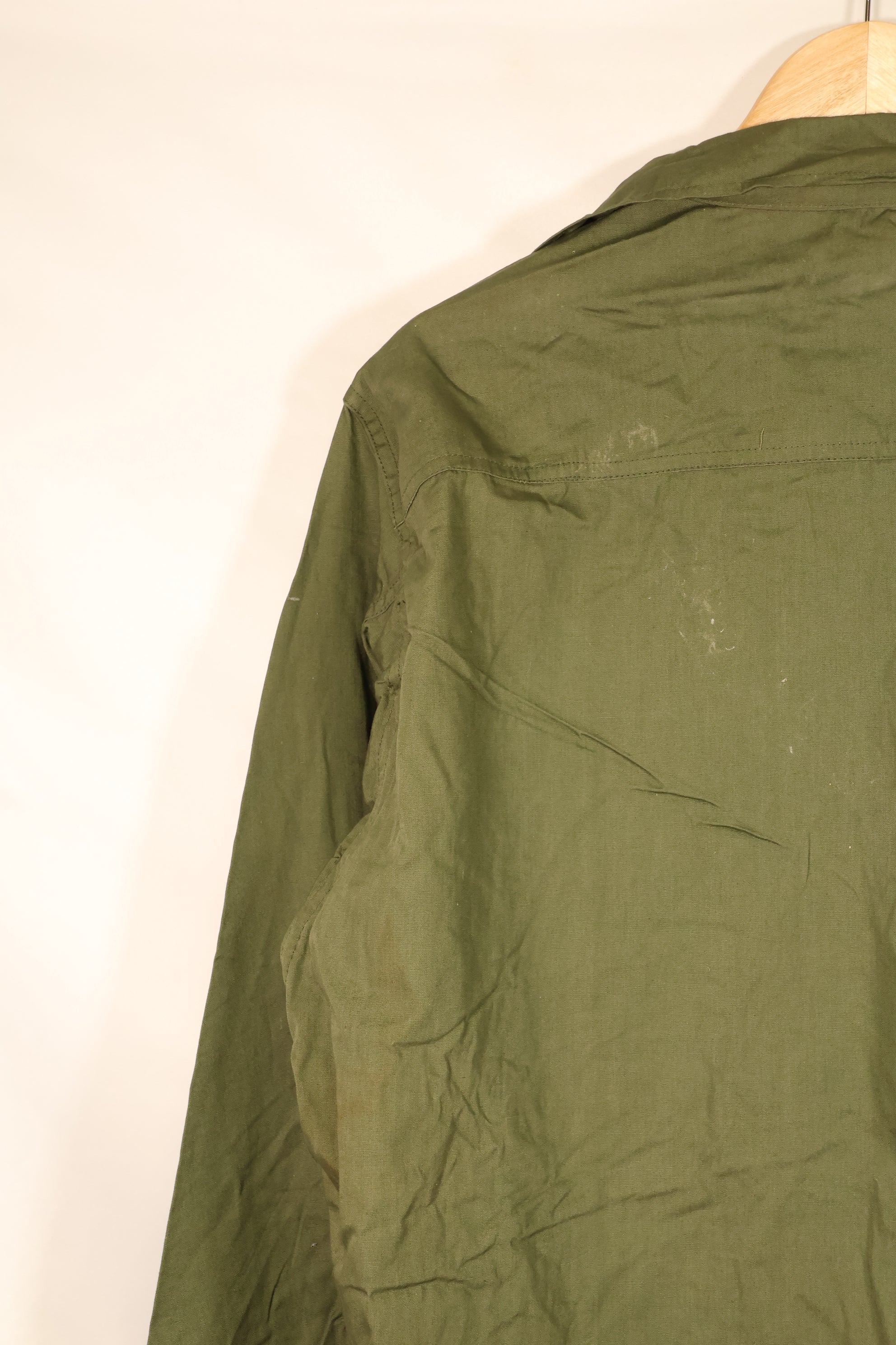 สัญญาปี 1967, L-L, แทบไม่ถูกสวมใส่, แจ็กเก็ตทหารแบบป่า รุ่นที่ 3, มีรอยเปื้อนด้านหลัง, มือสอง