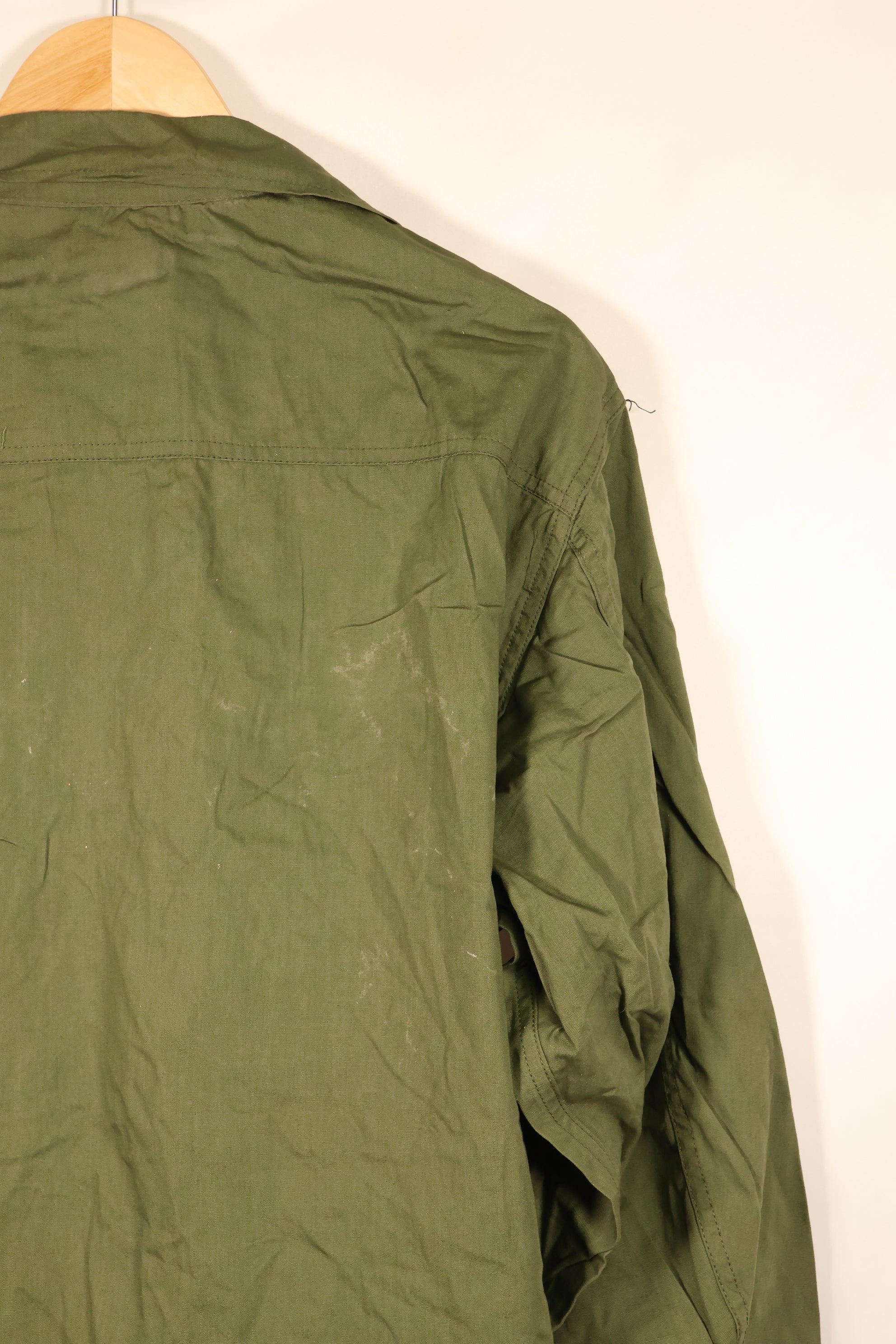 สัญญาปี 1967, L-L, แทบไม่ถูกสวมใส่, แจ็กเก็ตทหารแบบป่า รุ่นที่ 3, มีรอยเปื้อนด้านหลัง, มือสอง