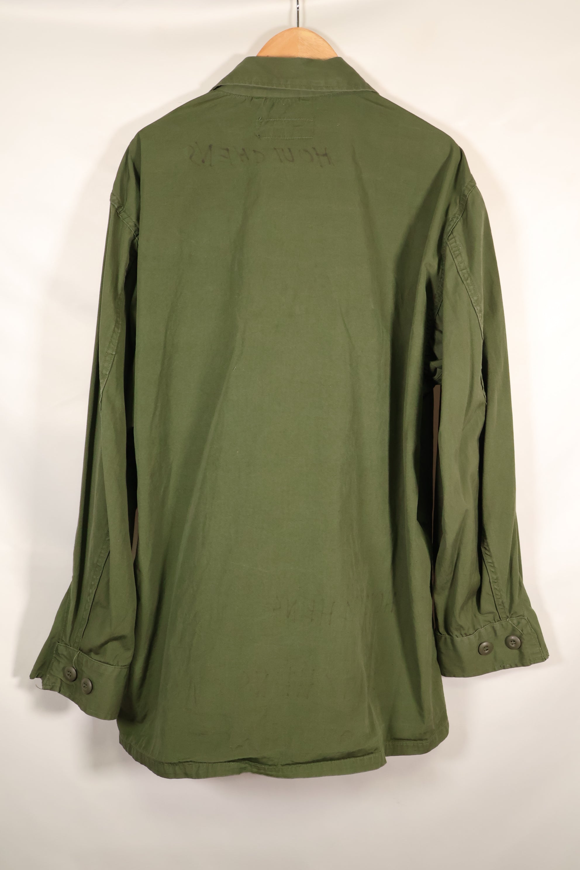 ประมาณปี 1966-67 L-R รุ่นที่ 2 รุ่นที่ 3 แบบผสมผสาน เสื้อแจ็คเก็ต Jungle Fatigue สินค้ามือสอง สภาพดี