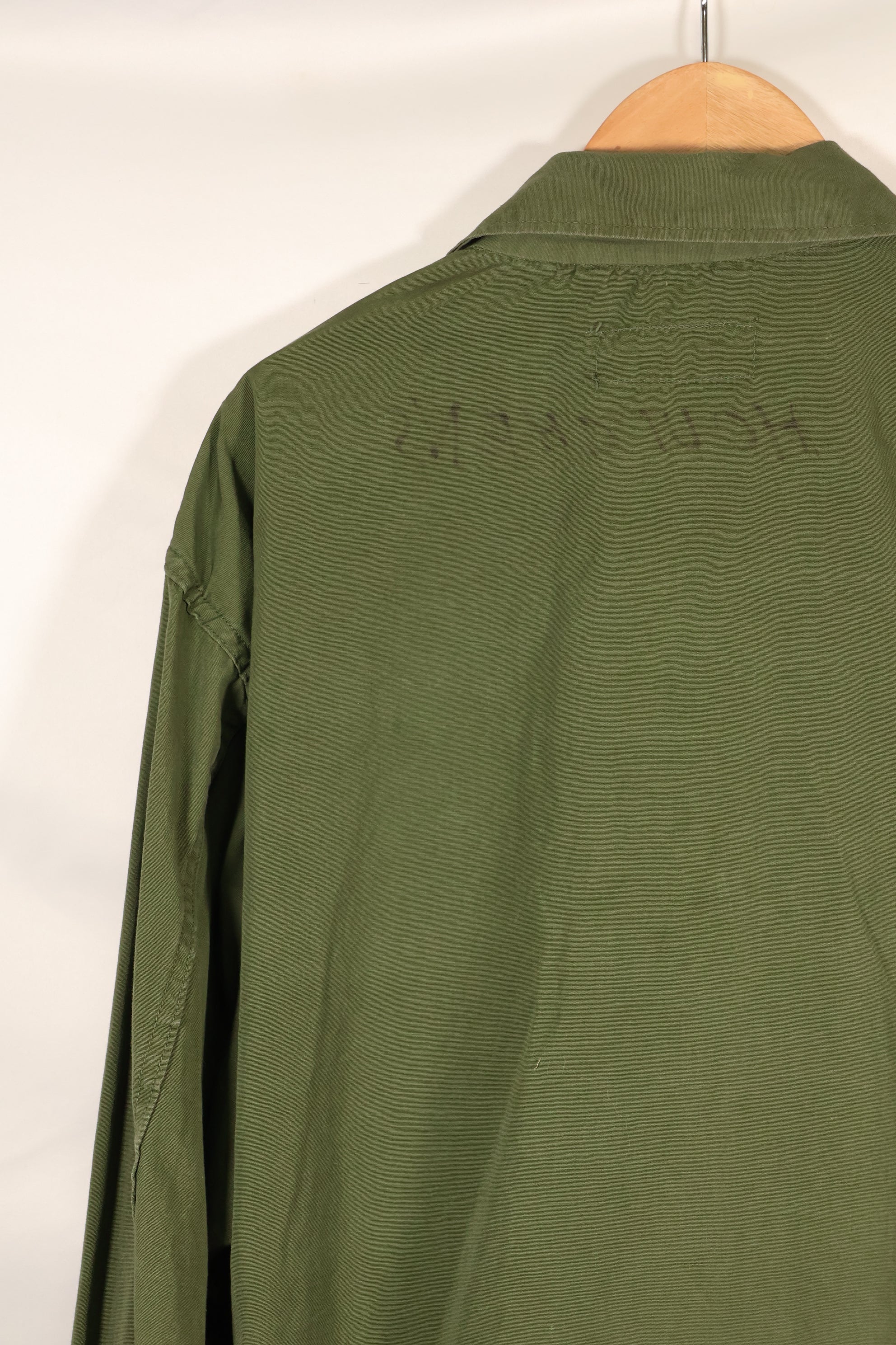 ประมาณปี 1966-67 L-R รุ่นที่ 2 รุ่นที่ 3 แบบผสมผสาน เสื้อแจ็คเก็ต Jungle Fatigue สินค้ามือสอง สภาพดี