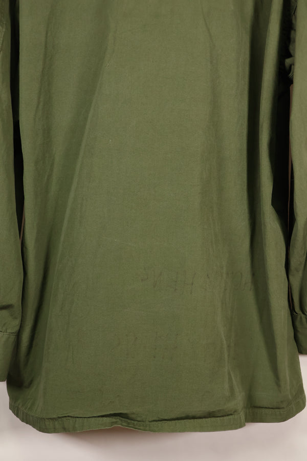 ประมาณปี 1966-67 L-R รุ่นที่ 2 รุ่นที่ 3 แบบผสมผสาน เสื้อแจ็คเก็ต Jungle Fatigue สินค้ามือสอง สภาพดี