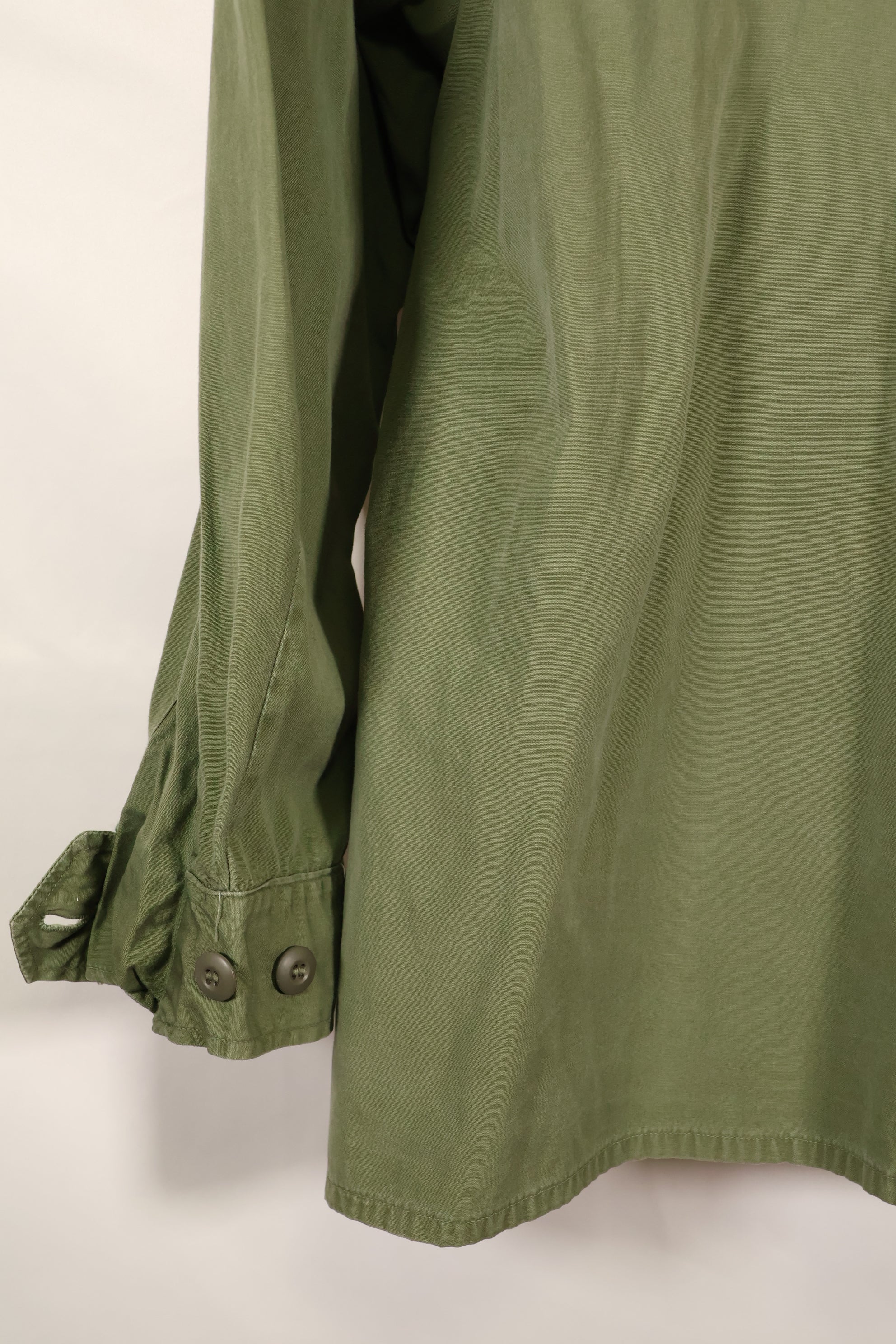 ประมาณปี 1967 M-S ไม่มีริปสต็อป รุ่นที่ 3 เสื้อแจ็คเก็ตแบบทหารป่ามือสอง