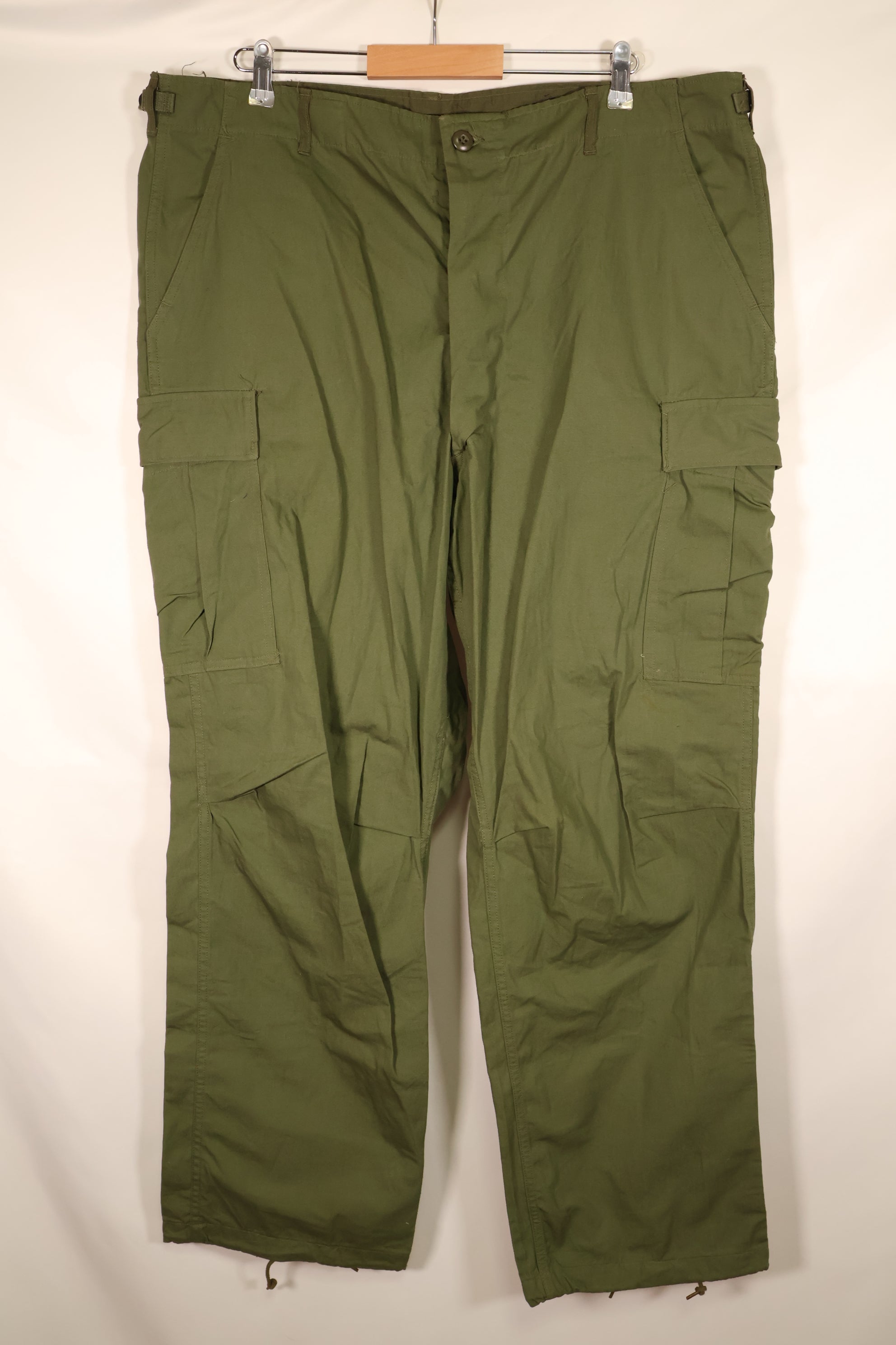 1967    สินค้าใหม่จากคลัง    X-L-R    กางเกงทหารแบบ Jungle Fatigue รุ่นที่ 3    ไม่มีรอยขาด    สภาพดี