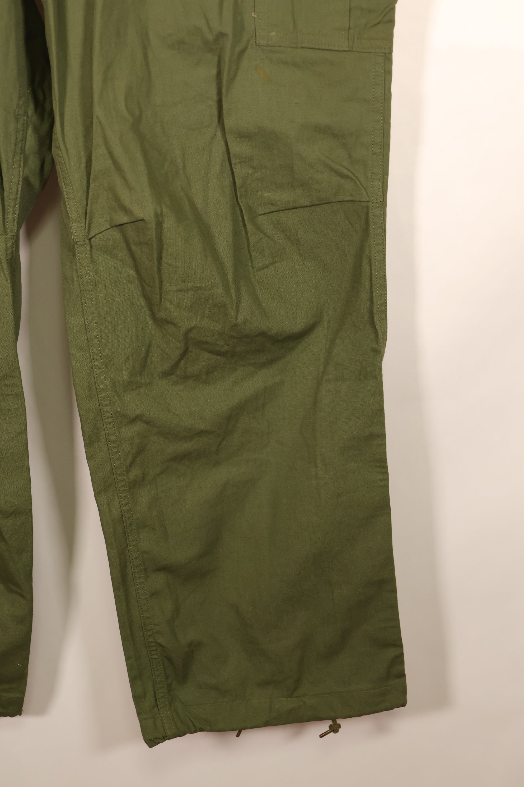 1967    สินค้าใหม่จากคลัง    X-L-R    กางเกงทหารแบบ Jungle Fatigue รุ่นที่ 3    ไม่มีรอยขาด    สภาพดี