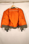 เสื้อแจ็คเก็ตบิน MA-1 ตามสัญญาปี 1970 ขนาดใหญ่ ของกองทัพอากาศสหรัฐอเมริกา (USAF) พร้อมตราติดต้นฉบับ เป็นของมือสอง