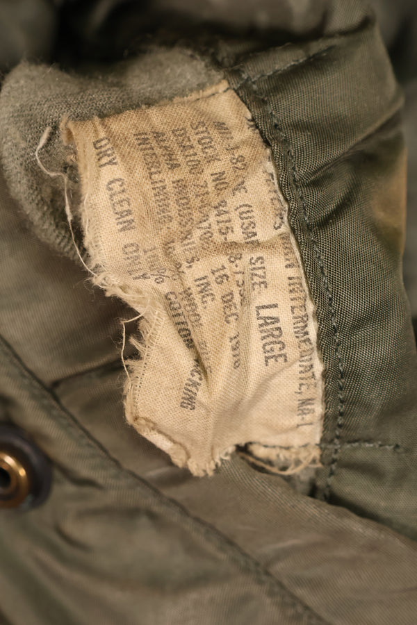 เสื้อแจ็คเก็ตบิน MA-1 ตามสัญญาปี 1970 ขนาดใหญ่ ของกองทัพอากาศสหรัฐอเมริกา (USAF) พร้อมตราติดต้นฉบับ เป็นของมือสอง