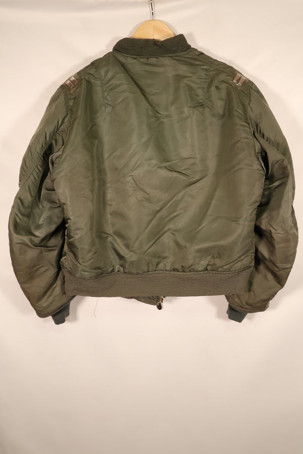 เสื้อแจ็คเก็ตบิน MA-1 ตามสัญญาปี 1970 ขนาดใหญ่ ของกองทัพอากาศสหรัฐอเมริกา (USAF) พร้อมตราติดต้นฉบับ เป็นของมือสอง
