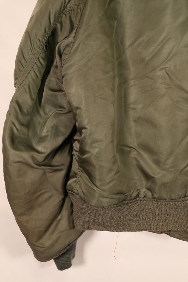 เสื้อแจ็คเก็ตบิน MA-1 ตามสัญญาปี 1970 ขนาดใหญ่ ของกองทัพอากาศสหรัฐอเมริกา (USAF) พร้อมตราติดต้นฉบับ เป็นของมือสอง