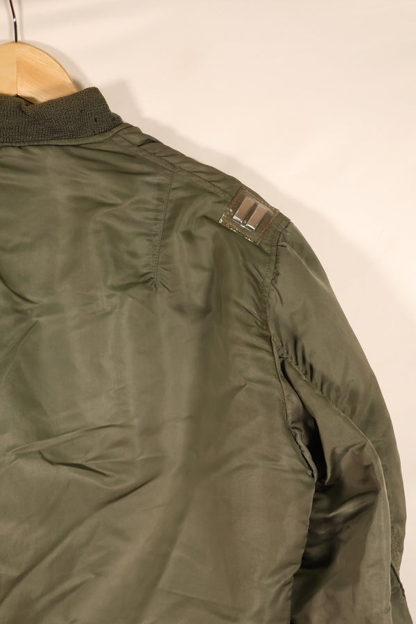 เสื้อแจ็คเก็ตบิน MA-1 ตามสัญญาปี 1970 ขนาดใหญ่ ของกองทัพอากาศสหรัฐอเมริกา (USAF) พร้อมตราติดต้นฉบับ เป็นของมือสอง