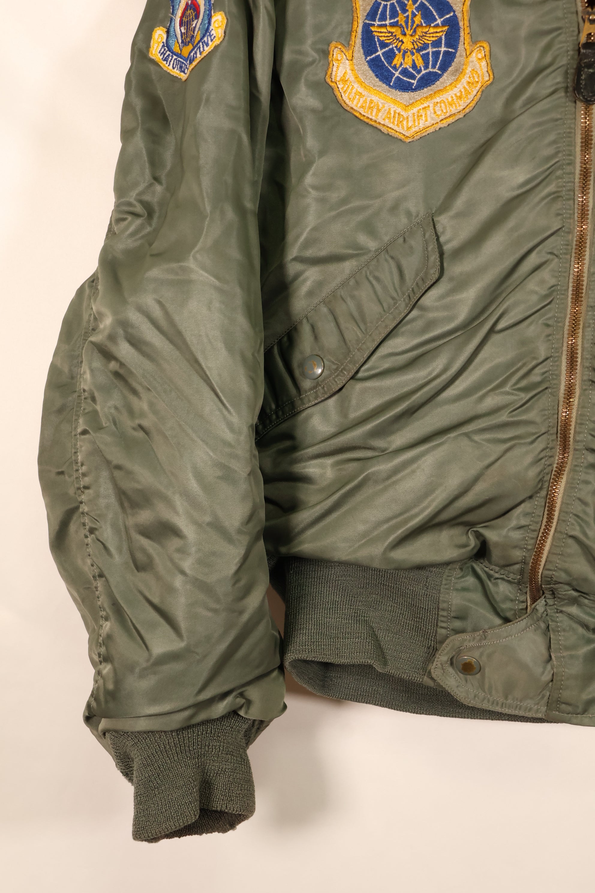 สัญญาปี 1960, ขนาด MEDIUM, กองทัพอากาศสหรัฐอเมริกา (USAF), แจ็กเก็ตบิน L-2B, พร้อมตราติดตัวต้นฉบับ, มือสอง