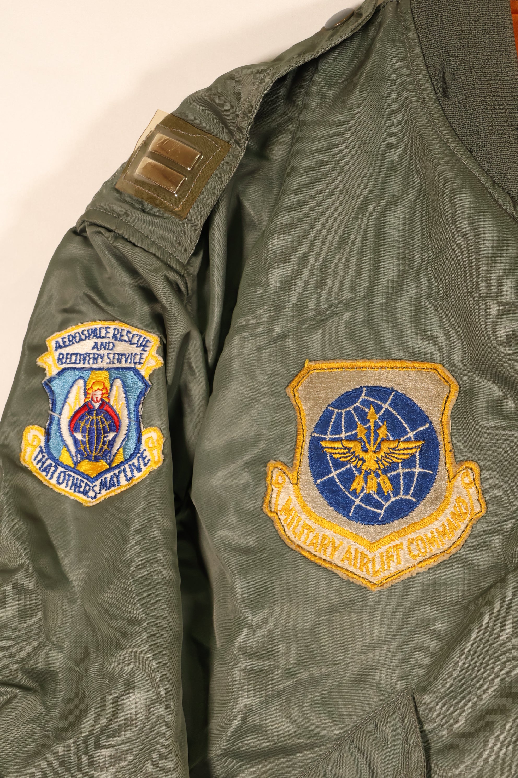 สัญญาปี 1960, ขนาด MEDIUM, กองทัพอากาศสหรัฐอเมริกา (USAF), แจ็กเก็ตบิน L-2B, พร้อมตราติดตัวต้นฉบับ, มือสอง