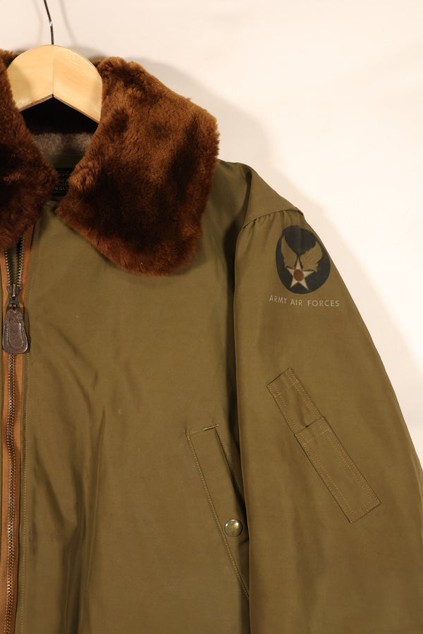 ทศวรรษ 1940, ขนาด 38, แจ็กเก็ตบิน B-15 ของกองทัพอากาศสหรัฐฯ (USAAF) พร้อมรายละเอียดส่วนหางเครื่องบิน, ในสภาพดี