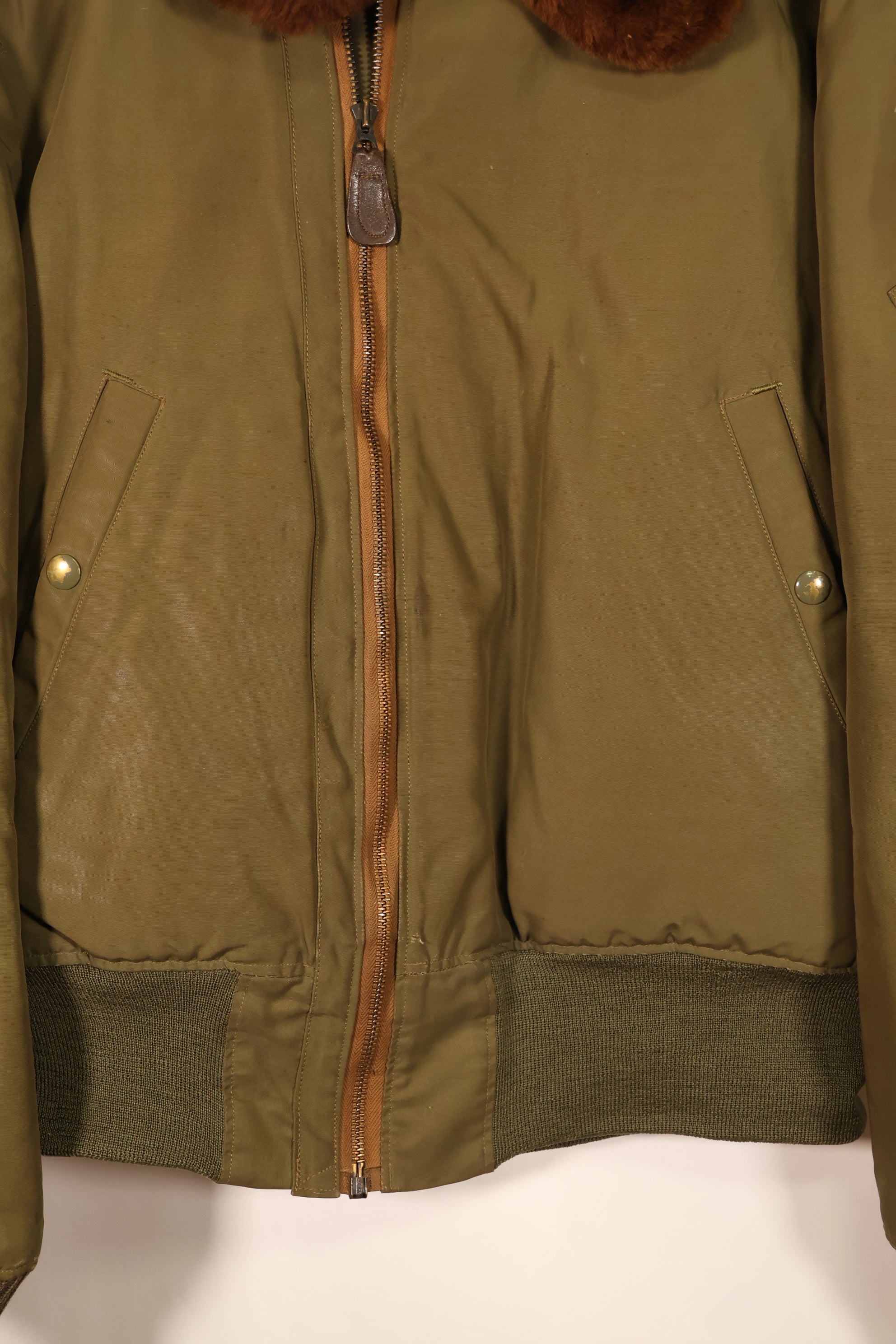 ทศวรรษ 1940, ขนาด 38, แจ็กเก็ตบิน B-15 ของกองทัพอากาศสหรัฐฯ (USAAF) พร้อมรายละเอียดส่วนหางเครื่องบิน, ในสภาพดี