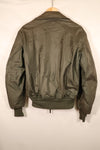ประมาณปลายทศวรรษ 1980; ขนาด S–M; กองทัพเรือสหรัฐฯ; CWU-45P; แจ็กเก็ตบินระดับกลาง; มือสอง