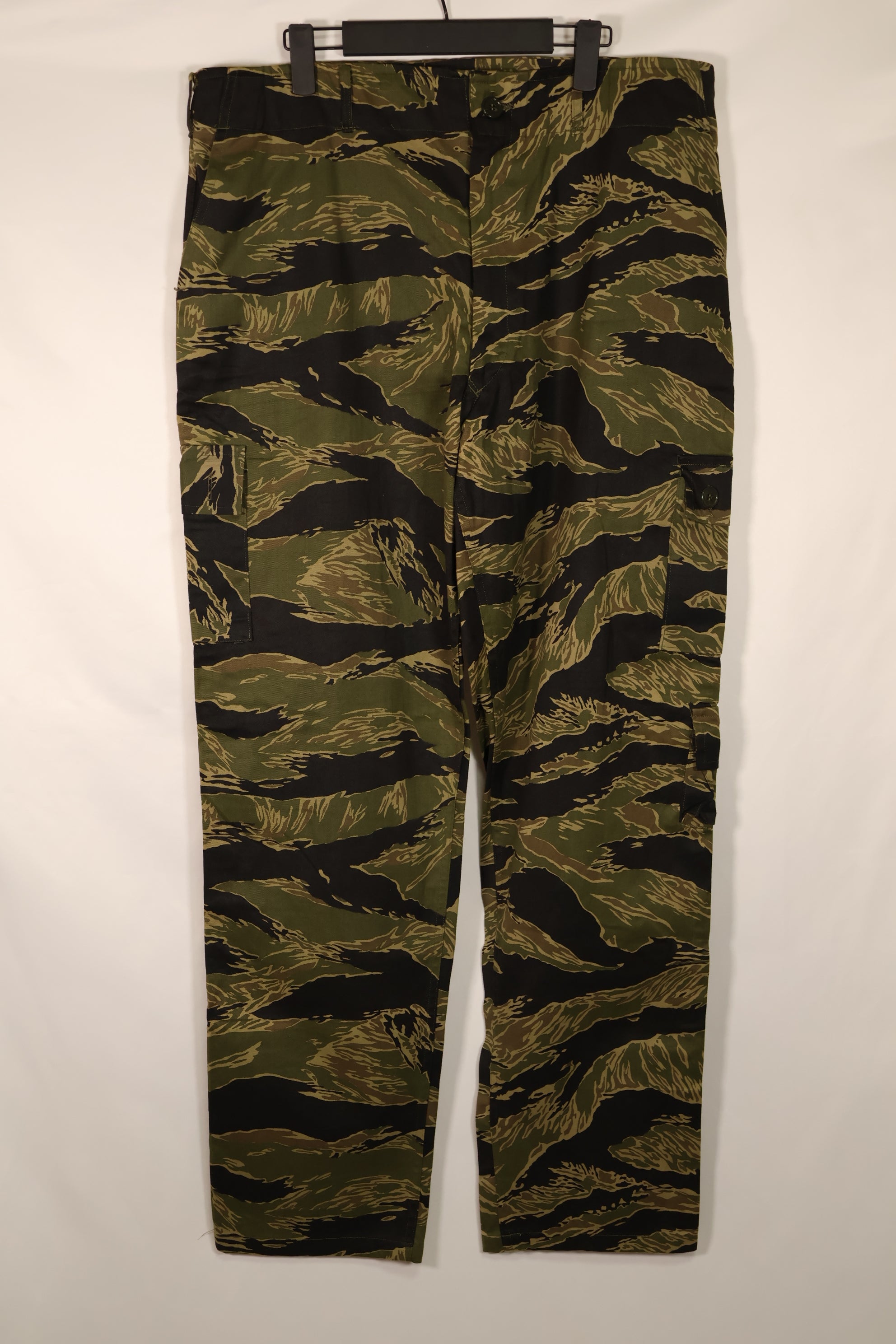 Real deadstock Okinawa Tiger Tiger Stripe Pants US-L in mint condition