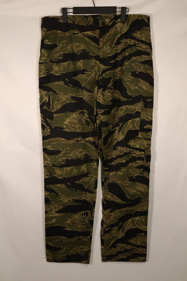 Real deadstock Okinawa Tiger Tiger Stripe Pants US-L in mint condition
