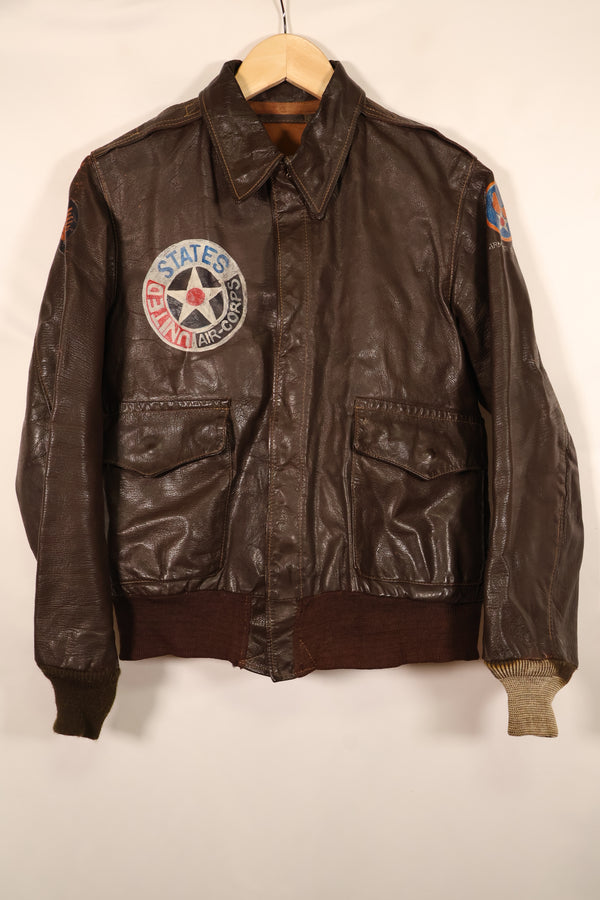 ต้นทศวรรษ 1940, กองทัพอากาศสหรัฐฯ (USAAF), แจ็กเก็ตบินฤดูร้อนรุ่น A-2, มือสอง, มีรอยสีจากช่วงหลังสงคราม