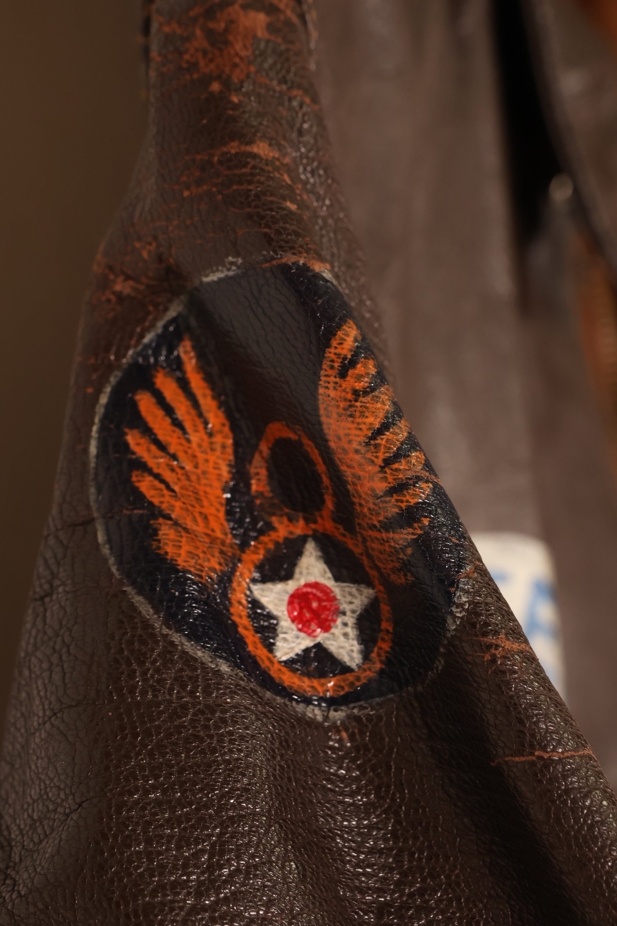 ต้นทศวรรษ 1940, กองทัพอากาศสหรัฐฯ (USAAF), แจ็กเก็ตบินฤดูร้อนรุ่น A-2, มือสอง, มีรอยสีจากช่วงหลังสงคราม