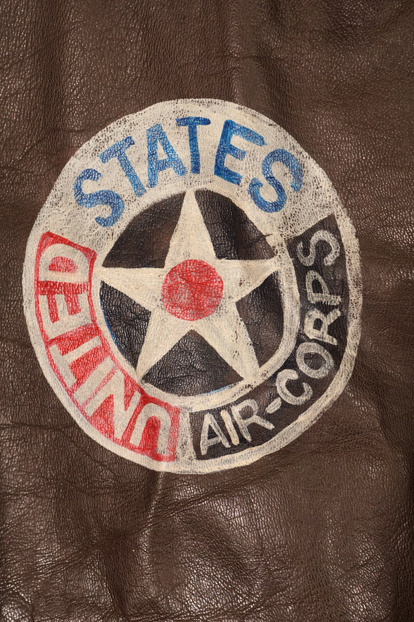 ต้นทศวรรษ 1940, กองทัพอากาศสหรัฐฯ (USAAF), แจ็กเก็ตบินฤดูร้อนรุ่น A-2, มือสอง, มีรอยสีจากช่วงหลังสงคราม