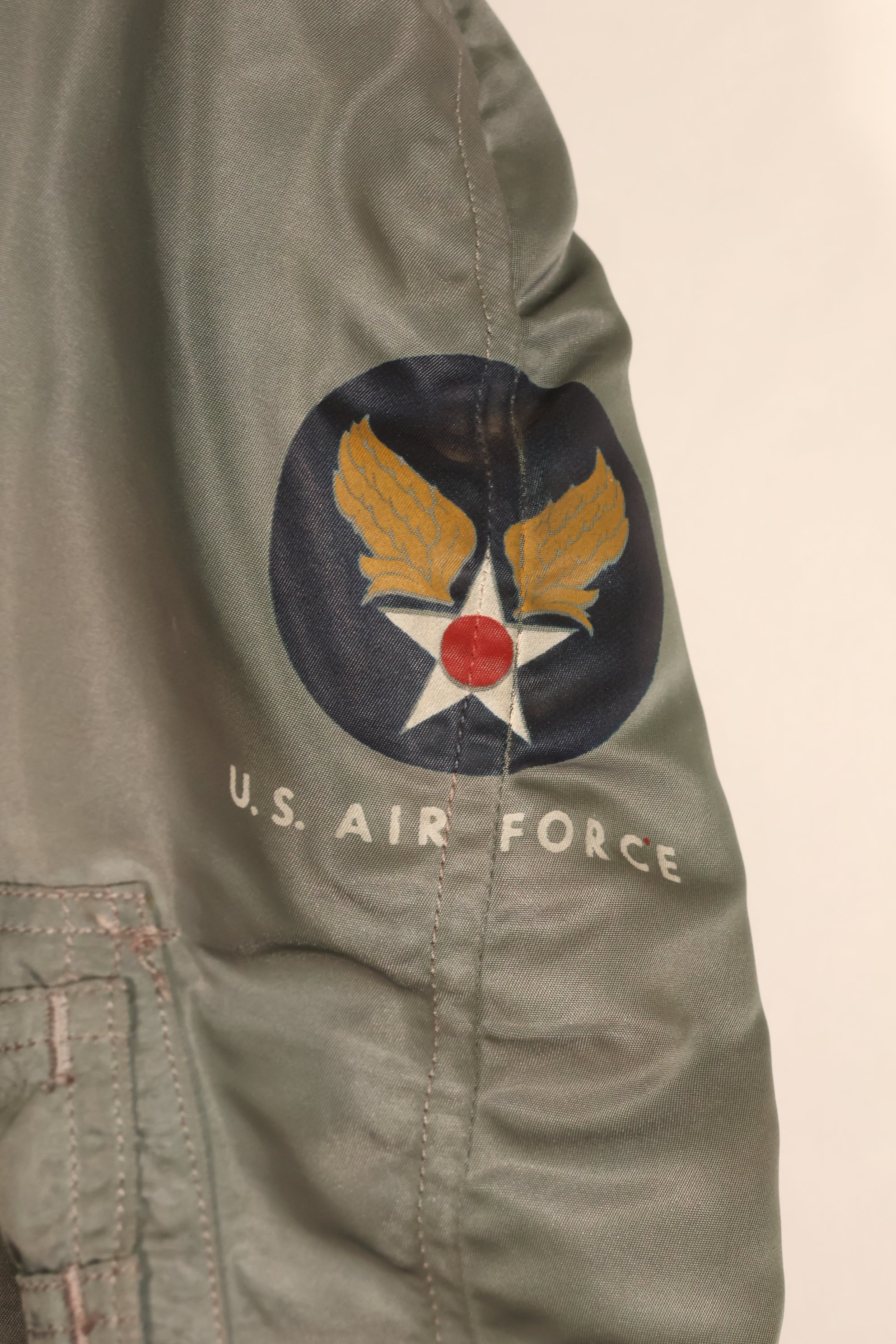 แจ็กเก็ตบิน N2-B ขนาด EX-LARGE ของกองทัพอากาศสหรัฐฯ (USAF) จากทศวรรษ 1950 – สภาพดี – มือสอง