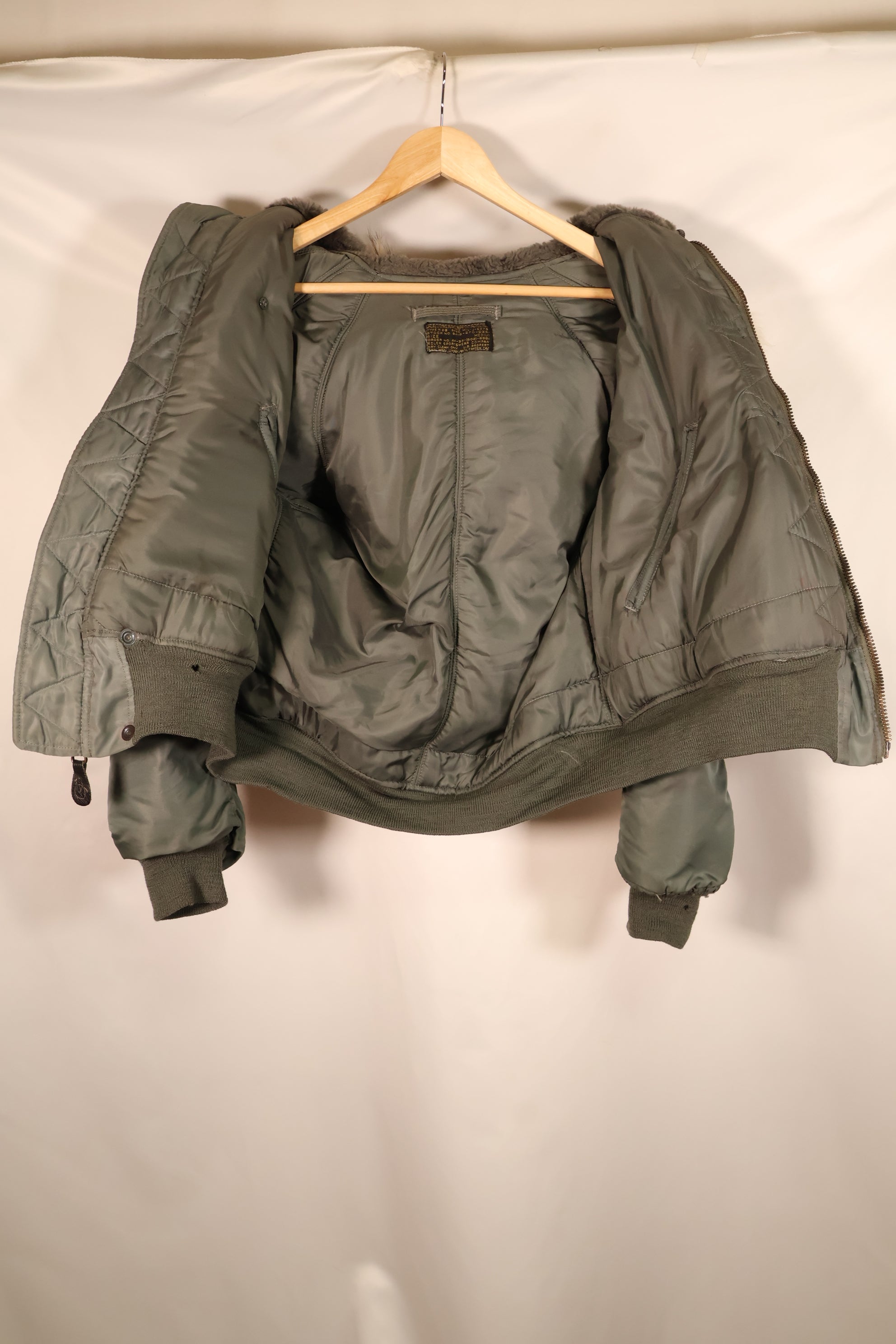 กลางทศวรรษ 1950, ขนาด MEDIUM, กองทัพอากาศสหรัฐอเมริกา (USAF), แจ็กเก็ตบิน N2-B, มือสอง