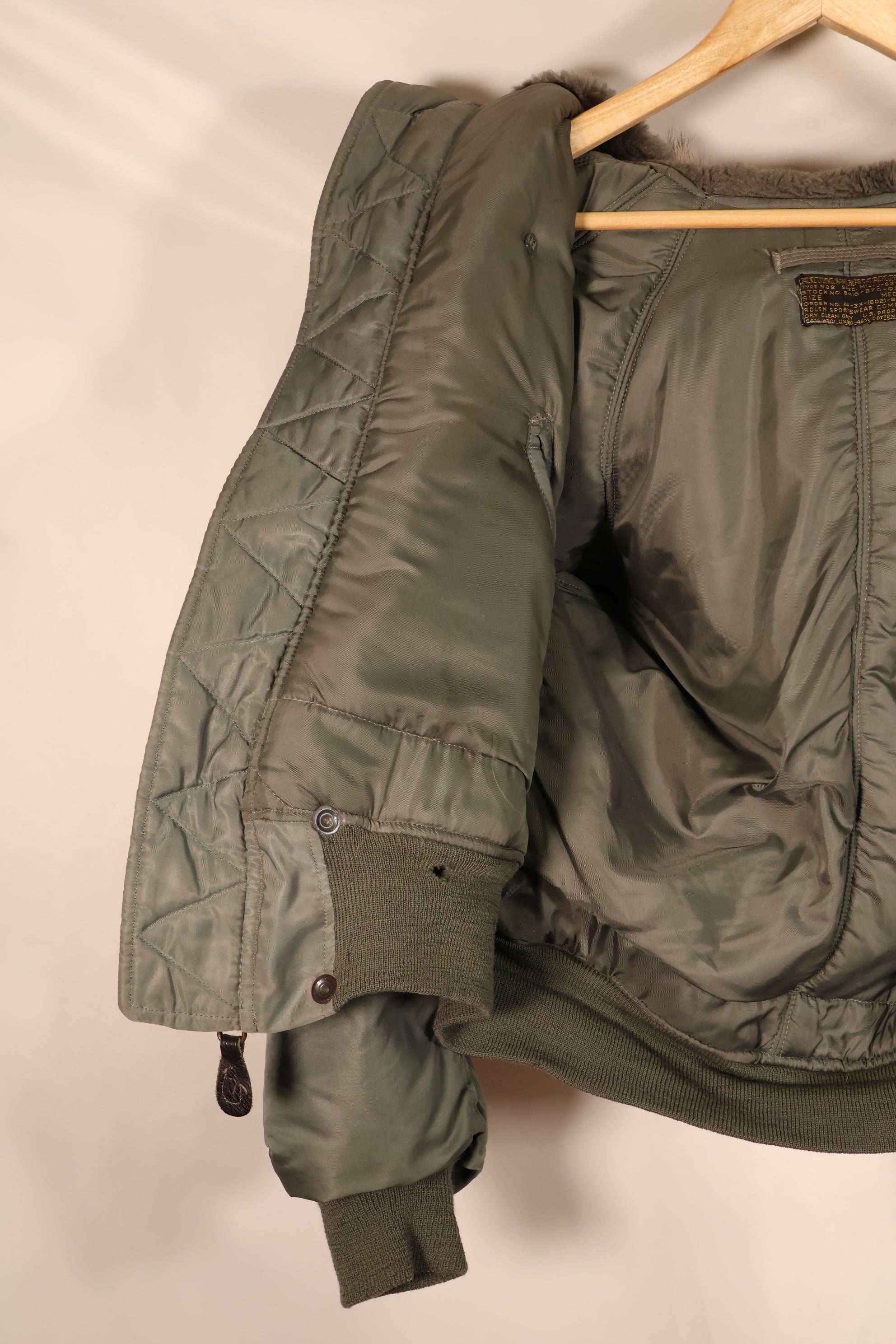 กลางทศวรรษ 1950, ขนาด MEDIUM, กองทัพอากาศสหรัฐอเมริกา (USAF), แจ็กเก็ตบิน N2-B, มือสอง