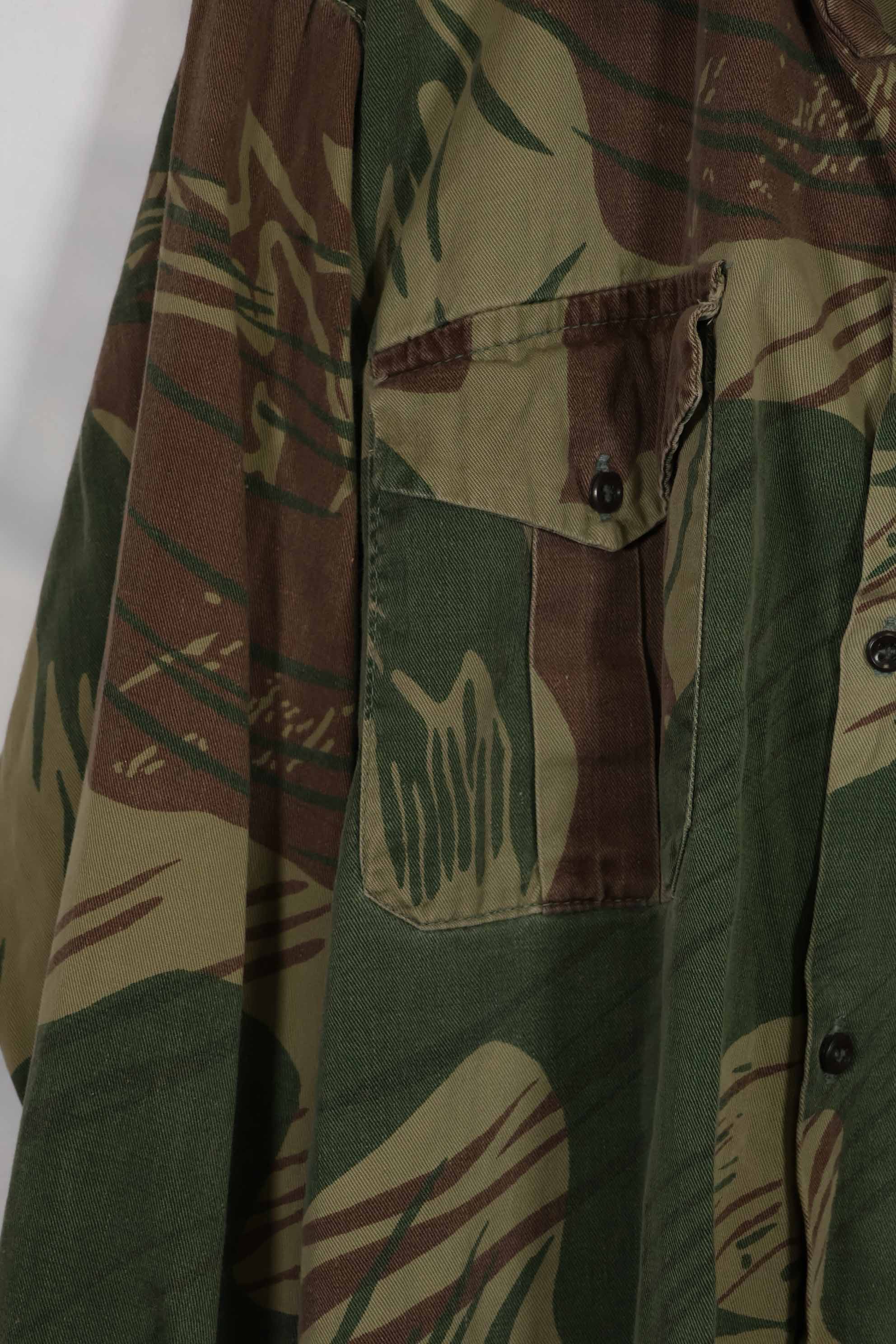 เสื้อเชิ้ตลายพรางโรเดเซียนแท้ของกองทัพโรเดเซียน กระดุมหาย มือสอง