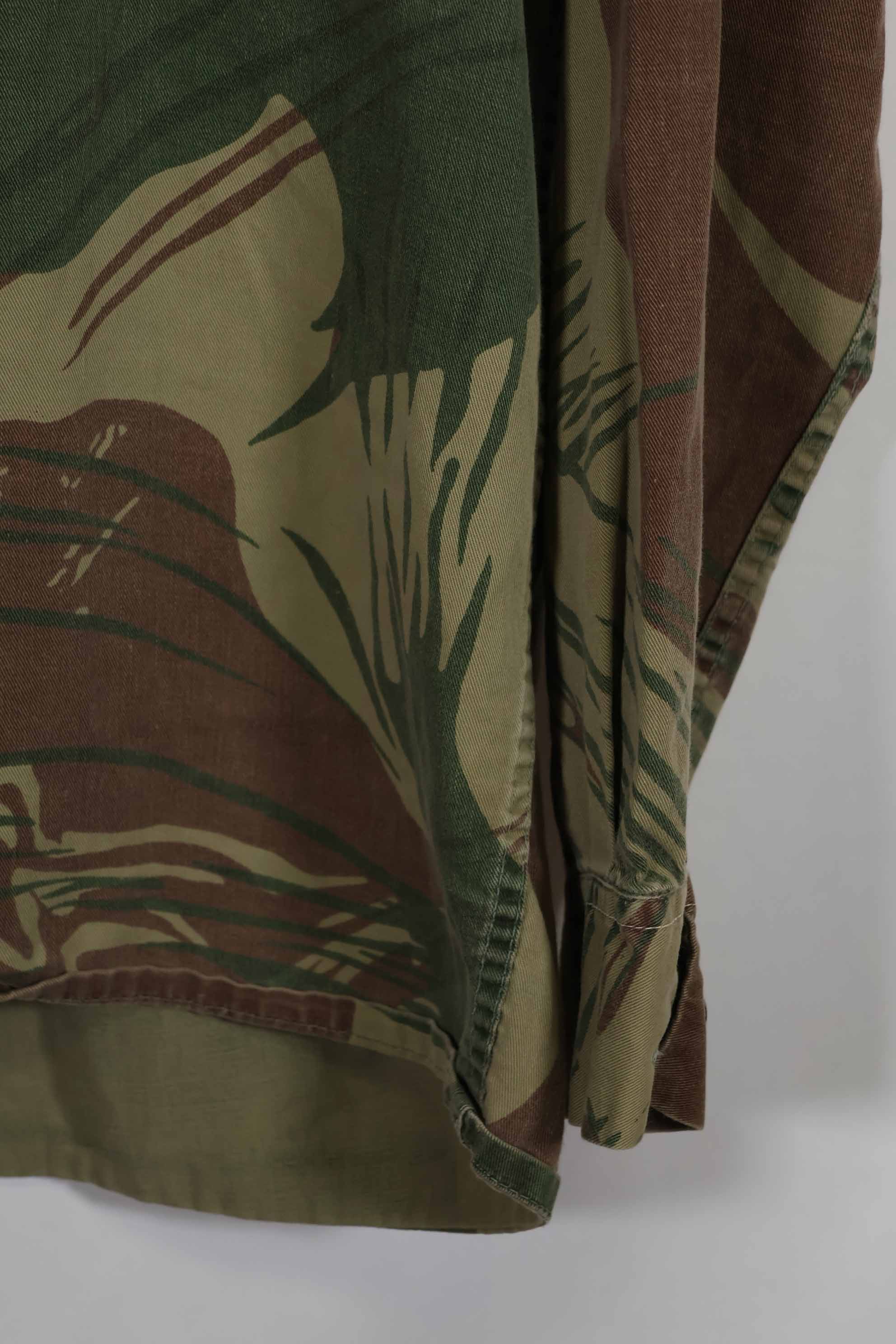 เสื้อเชิ้ตลายพรางโรเดเซียนแท้ของกองทัพโรเดเซียน กระดุมหาย มือสอง