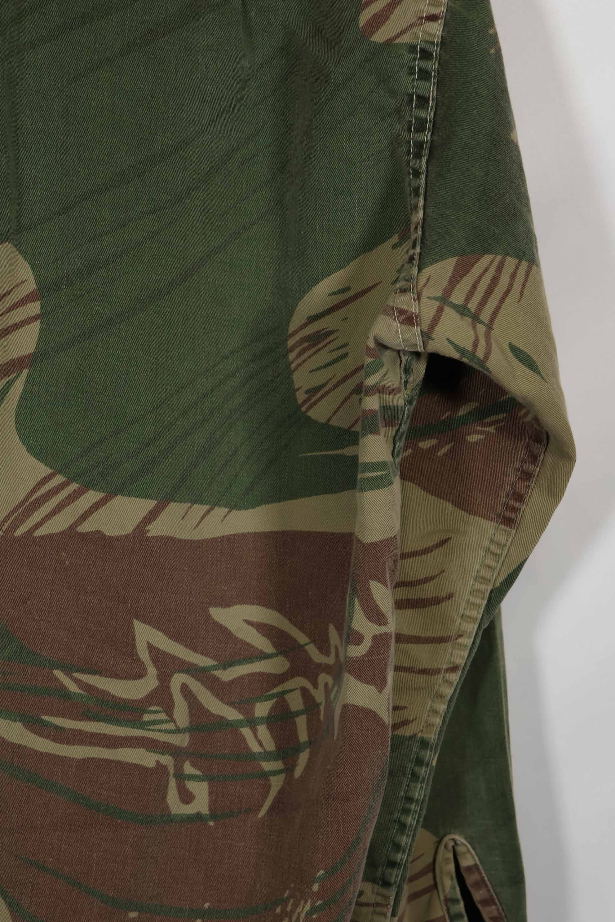 เสื้อเชิ้ตลายพรางโรเดเซียนแท้ของกองทัพโรเดเซียน กระดุมหาย มือสอง