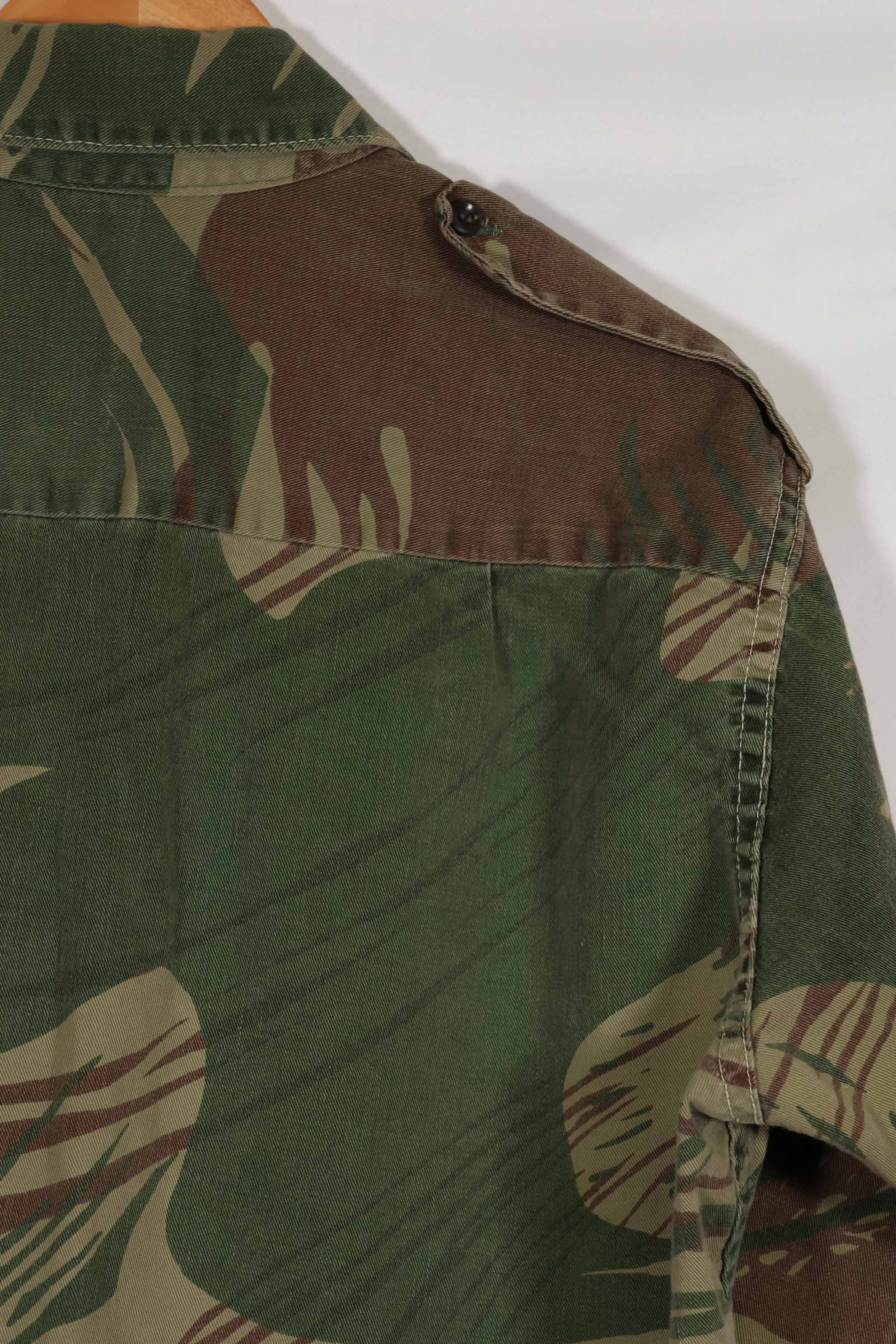 เสื้อเชิ้ตลายพรางโรเดเซียนแท้ของกองทัพโรเดเซียน กระดุมหาย มือสอง