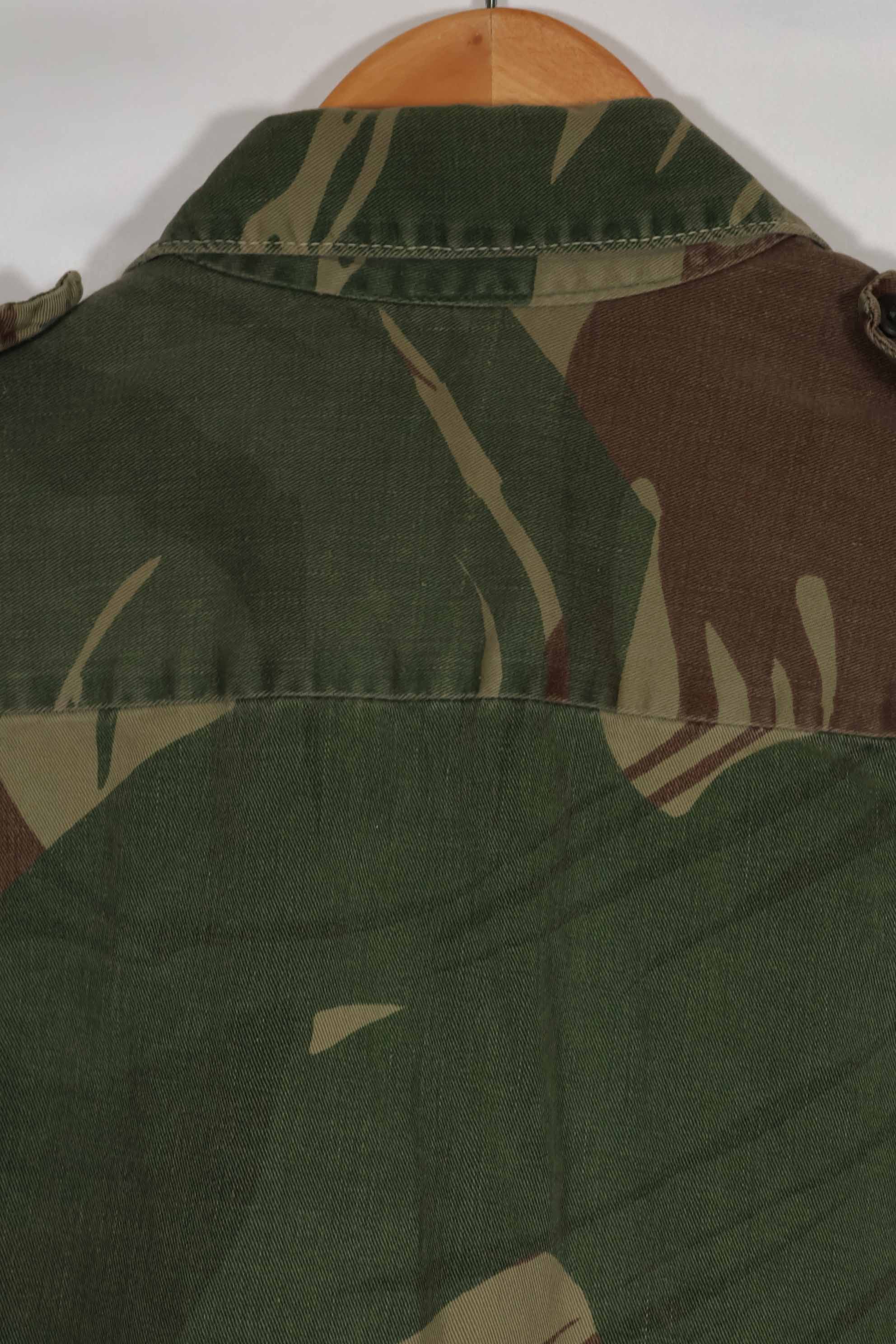 เสื้อเชิ้ตลายพรางโรเดเซียนแท้ของกองทัพโรเดเซียน กระดุมหาย มือสอง