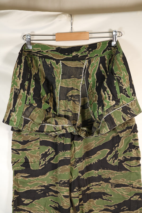 ช่วงปลายทศวรรษ 1960 ถึง 1970 ผลิตโดย Taylor รุ่น Late War ลายเสือ ขนาดใหญ่ กางเกง มือสอง