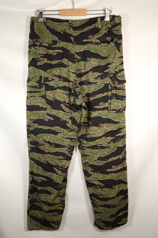 ช่วงปลายทศวรรษ 1960 ถึง 1970 ผลิตโดย Taylor รุ่น Late War ลายเสือ ขนาดใหญ่ กางเกง มือสอง