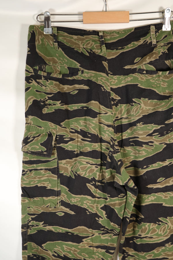 ช่วงปลายทศวรรษ 1960 ถึง 1970 ผลิตโดย Taylor รุ่น Late War ลายเสือ ขนาดใหญ่ กางเกง มือสอง