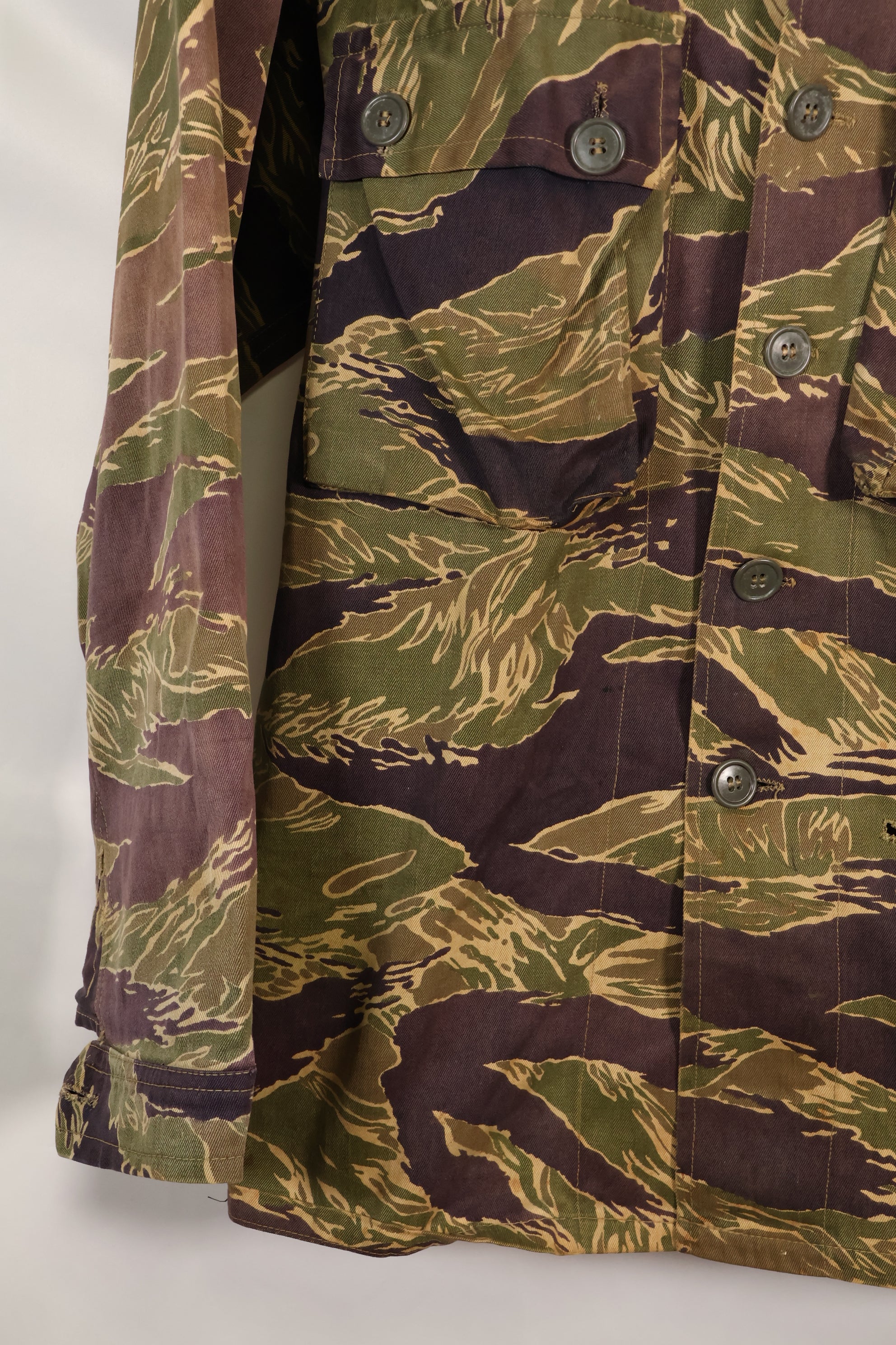 ช่วงกลางทศวรรษ 1960 สไตล์อเมริกันขนาดใหญ่ ลายเสือโอกินาวา เสื้อเชิ้ต ลายเสือ สีซีด สินค้ามือสอง