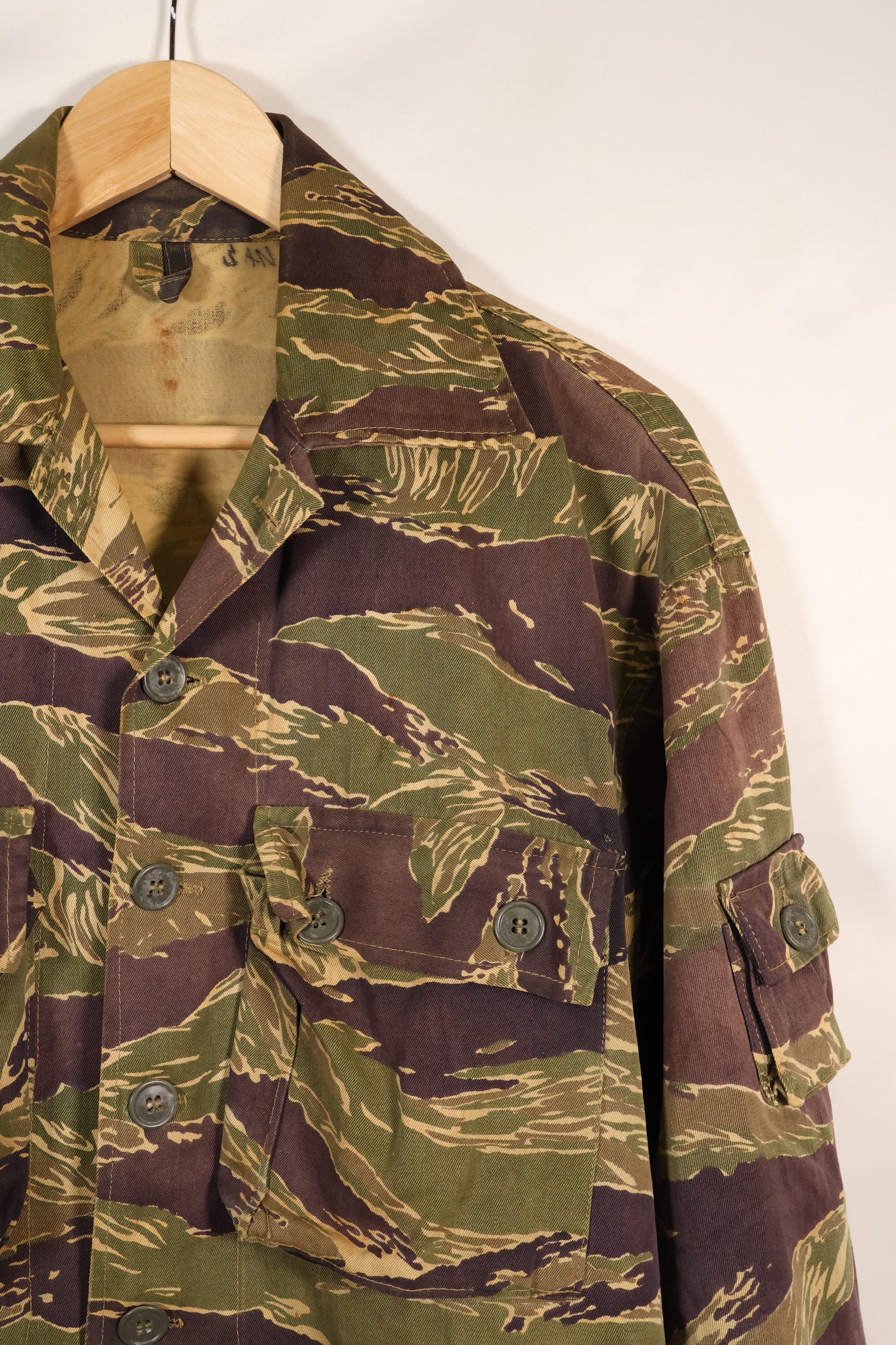 ช่วงกลางทศวรรษ 1960 สไตล์อเมริกันขนาดใหญ่ ลายเสือโอกินาวา เสื้อเชิ้ต ลายเสือ สีซีด สินค้ามือสอง