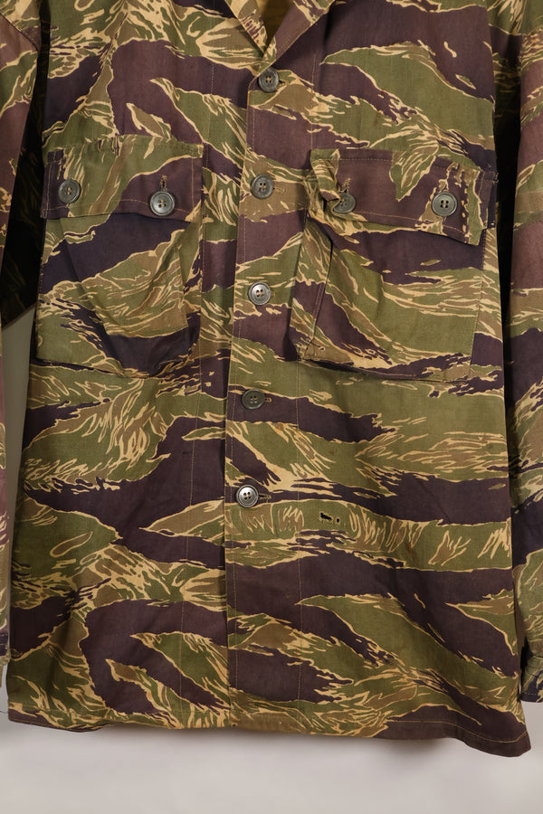 ช่วงกลางทศวรรษ 1960 สไตล์อเมริกันขนาดใหญ่ ลายเสือโอกินาวา เสื้อเชิ้ต ลายเสือ สีซีด สินค้ามือสอง